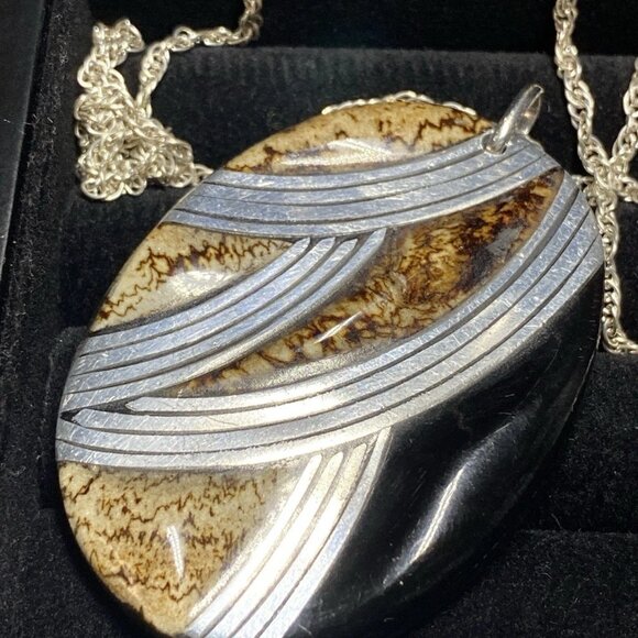 Sterling Silver 925 Necklace with Large Modern Resin Pendant - Picture 3 of 11